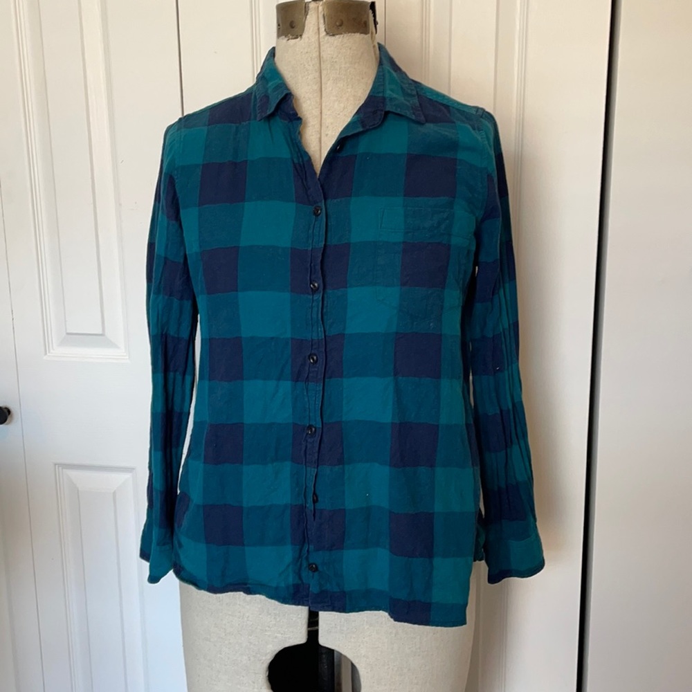 Blue plaid collared shirt